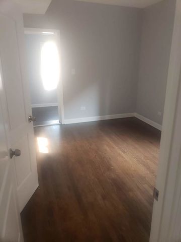 8005 S Maryland Avenue, Chicago, IL 60619