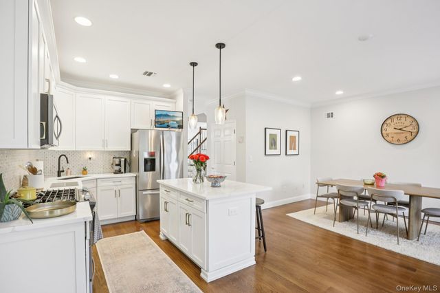 105 Alexander Court, Nanuet, NY 10954