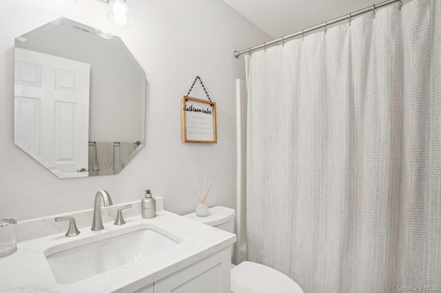 105 Alexander Court, Nanuet, NY 10954