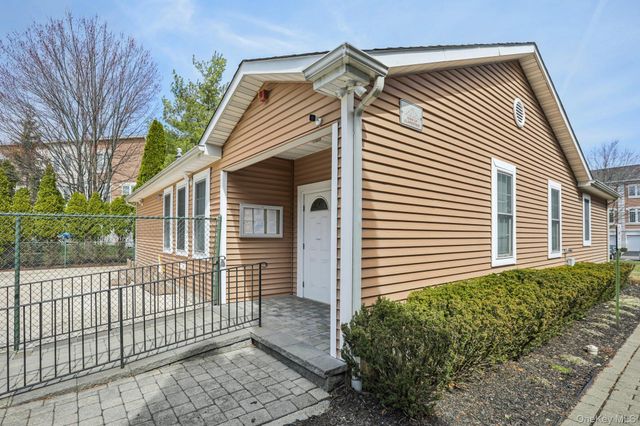 105 Alexander Court, Nanuet, NY 10954