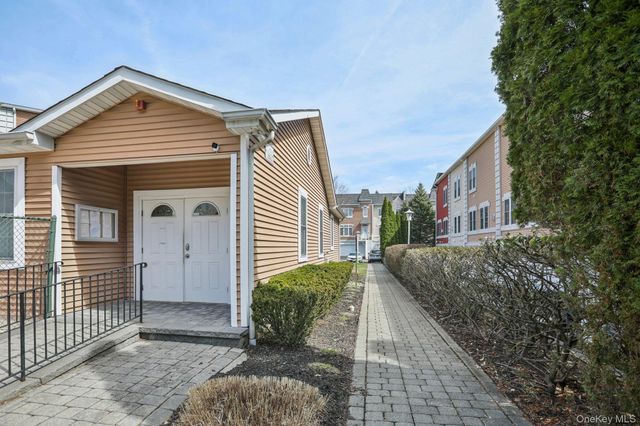 105 Alexander Court, Nanuet, NY 10954