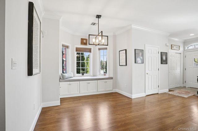 105 Alexander Court, Nanuet, NY 10954
