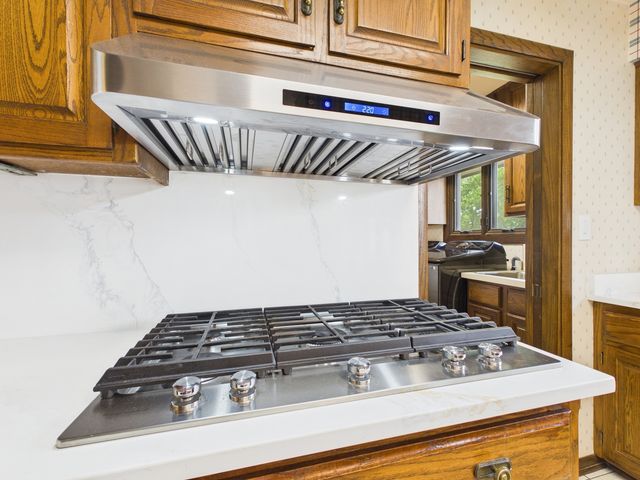 6723 Kingswood Road, Willowbrook, IL 60527