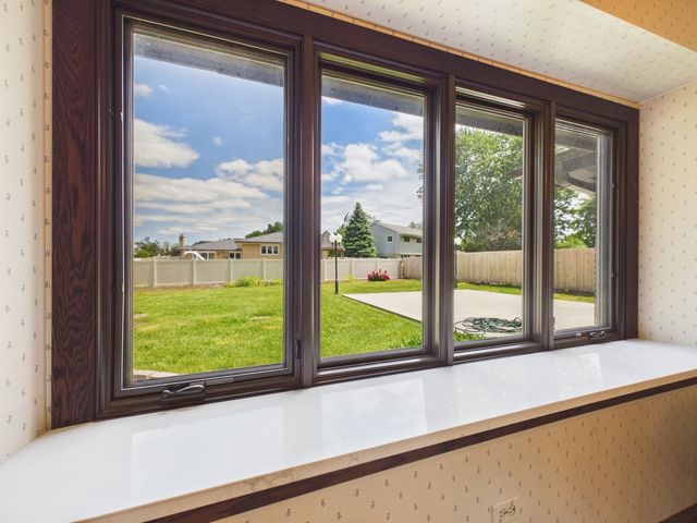 6723 Kingswood Road, Willowbrook, IL 60527