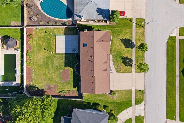 6723 Kingswood Road, Willowbrook, IL 60527