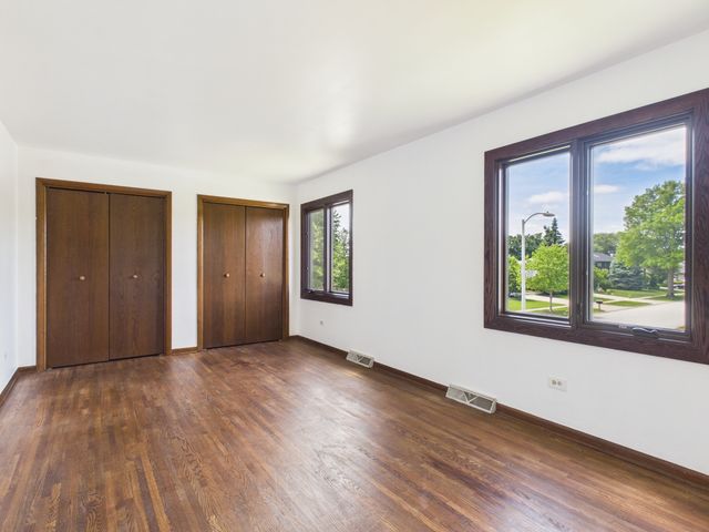 6723 Kingswood Road, Willowbrook, IL 60527
