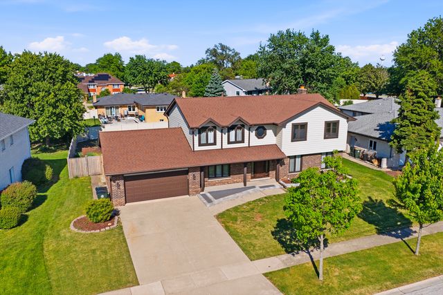 6723 Kingswood Road, Willowbrook, IL 60527