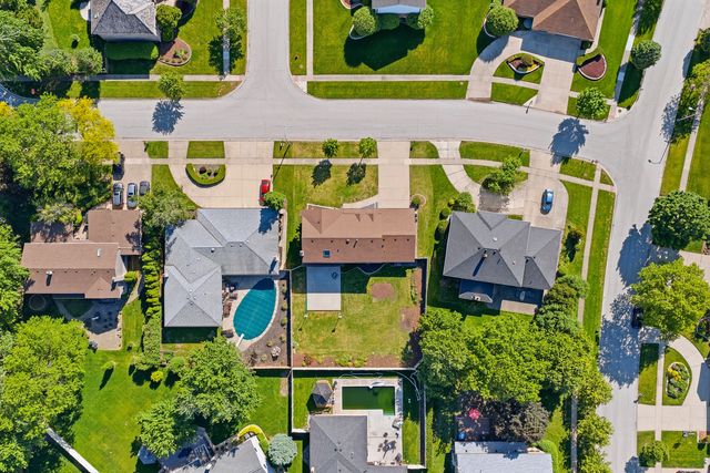 6723 Kingswood Road, Willowbrook, IL 60527