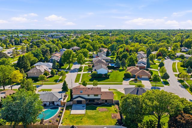 6723 Kingswood Road, Willowbrook, IL 60527