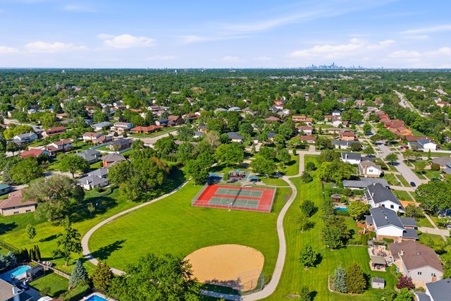 6723 Kingswood Road, Willowbrook, IL 60527