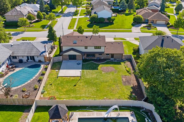 6723 Kingswood Road, Willowbrook, IL 60527
