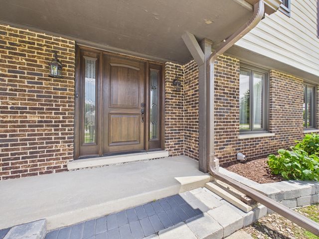 6723 Kingswood Road, Willowbrook, IL 60527