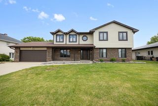 6723 Kingswood Road, Willowbrook, IL 60527