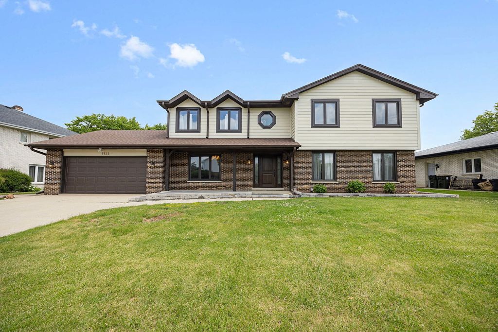 6723 Kingswood Road, Willowbrook, IL 60527