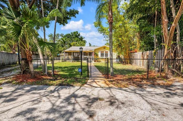 813 SE 14th Court, Fort Lauderdale, FL 33316