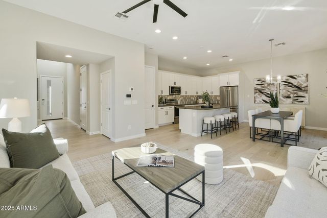 901 S SMITH Road 1046, Tempe, AZ 85281