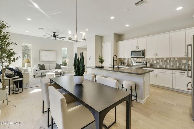 901 S SMITH Road 1046, Tempe, AZ 85281