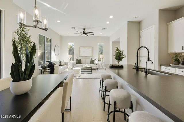 901 S SMITH Road 1046, Tempe, AZ 85281