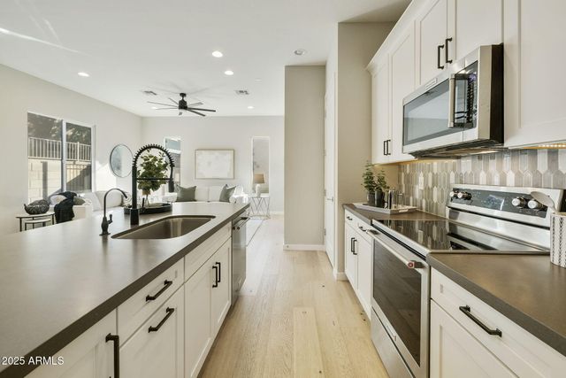 901 S SMITH Road 1046, Tempe, AZ 85281