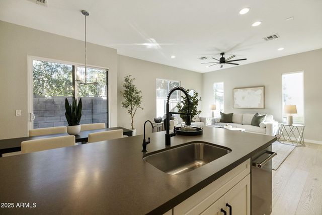 901 S SMITH Road 1046, Tempe, AZ 85281