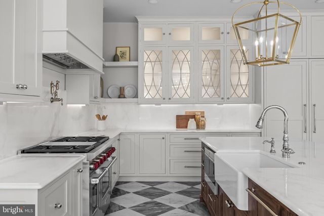 140 E CENTRAL AVE, Moorestown, NJ 08057