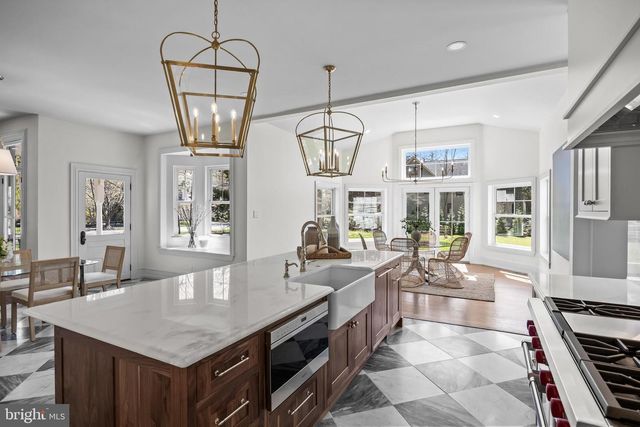 140 E CENTRAL AVE, Moorestown, NJ 08057