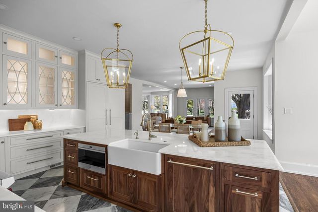 140 E CENTRAL AVE, Moorestown, NJ 08057