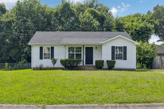 250 Cranklen Cir, Clarksville, TN 37042
