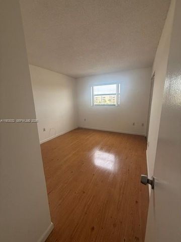 8145 NW 7th St 406, Miami, FL 33126