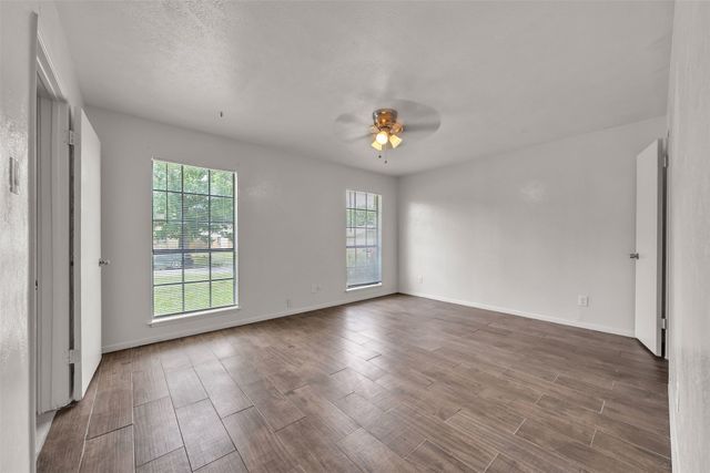 6705 Greenfield Drive, Arlington, TX 76016