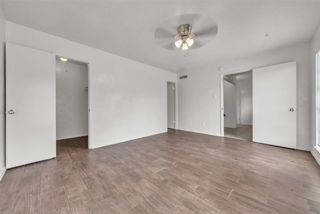 6705 Greenfield Drive, Arlington, TX 76016