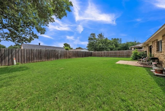 6705 Greenfield Drive, Arlington, TX 76016