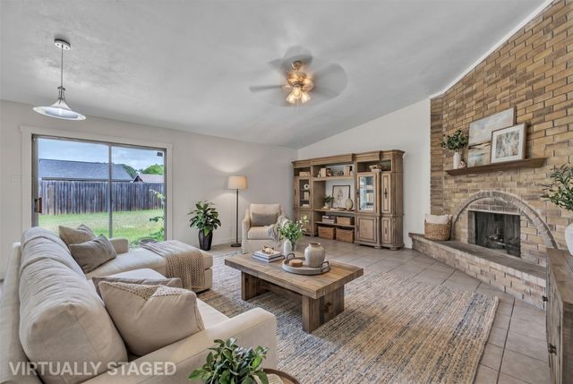 6705 Greenfield Drive, Arlington, TX 76016