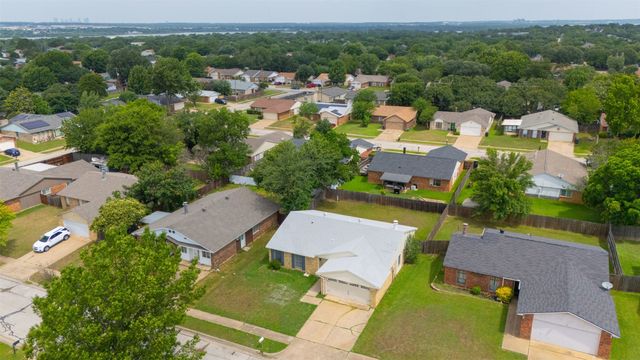 6705 Greenfield Drive, Arlington, TX 76016