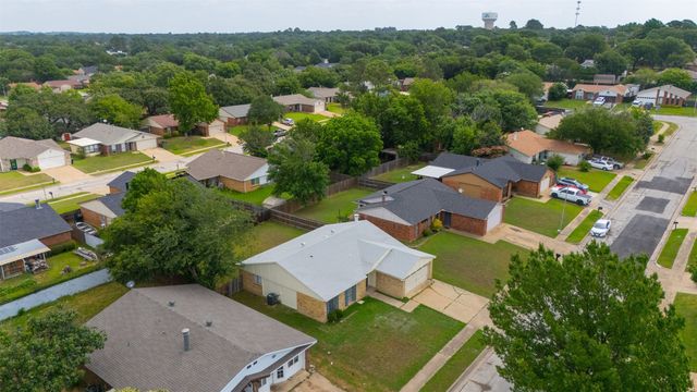 6705 Greenfield Drive, Arlington, TX 76016