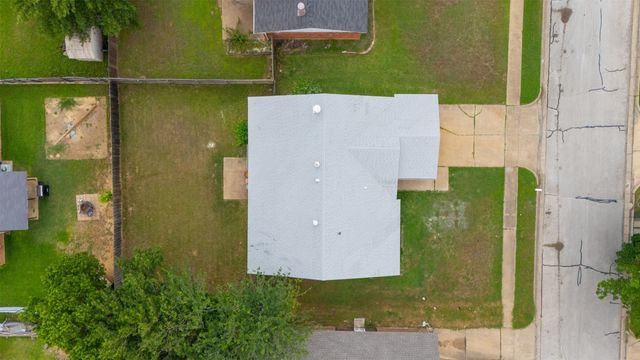 6705 Greenfield Drive, Arlington, TX 76016