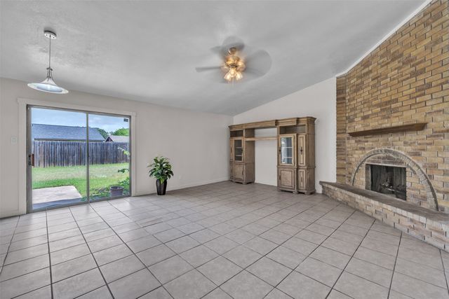 6705 Greenfield Drive, Arlington, TX 76016