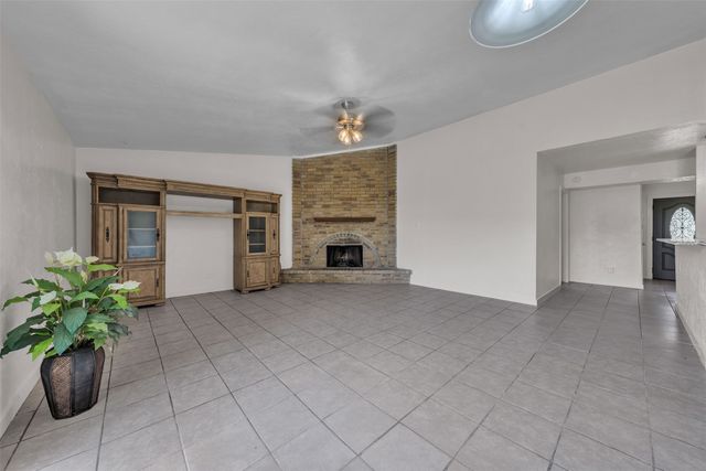 6705 Greenfield Drive, Arlington, TX 76016