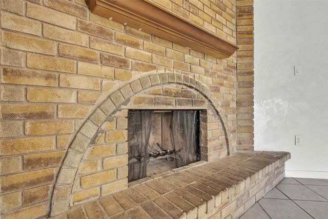6705 Greenfield Drive, Arlington, TX 76016