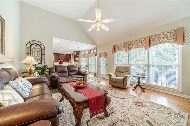 1524 Holly Lake Circle, Snellville, GA 30078