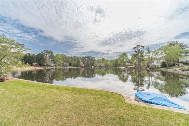 1524 Holly Lake Circle, Snellville, GA 30078