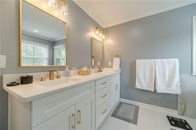 1524 Holly Lake Circle, Snellville, GA 30078