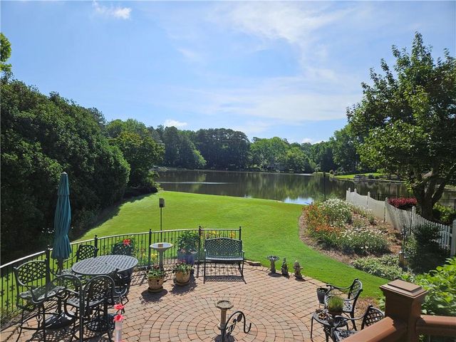 1524 Holly Lake Circle, Snellville, GA 30078