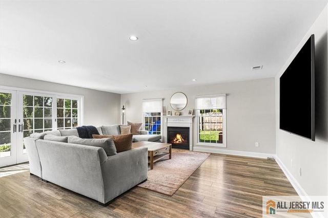 14 London Drive, East Brunswick, NJ 08816