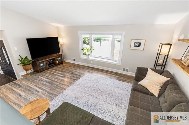 14 London Drive, East Brunswick, NJ 08816
