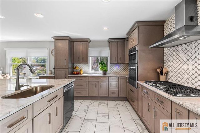 14 London Drive, East Brunswick, NJ 08816