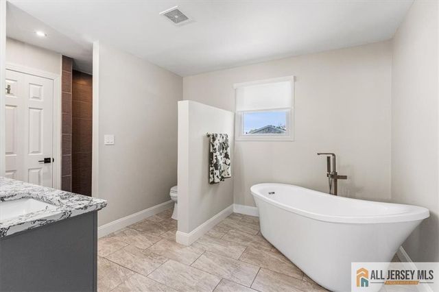 14 London Drive, East Brunswick, NJ 08816