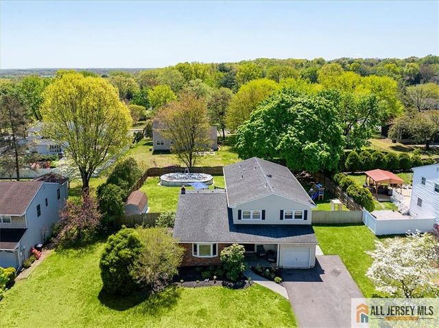 14 London Drive, East Brunswick, NJ 08816