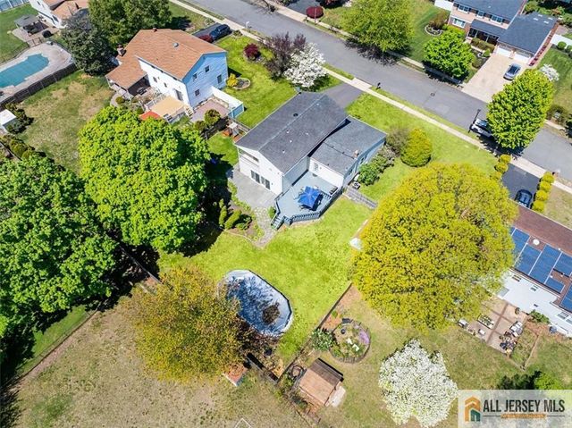 14 London Drive, East Brunswick, NJ 08816