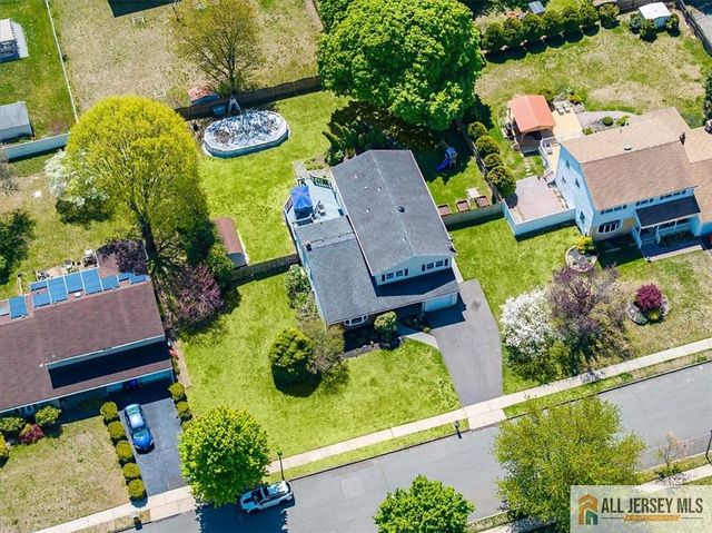 14 London Drive, East Brunswick, NJ 08816
